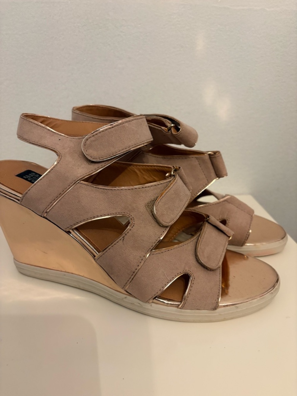 Deena & Ozzy Taupe Sandal with Metallic Rose-Gold Toe - Picture 2 of 5